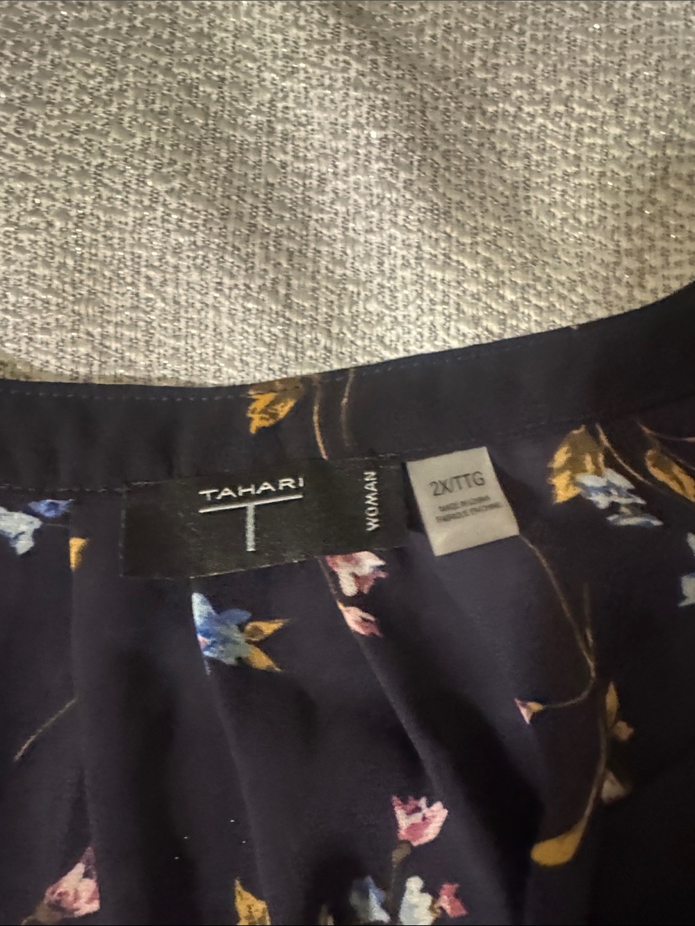 Tahari Black Floral Long-Sleeve Tunic Top - Picture 4 of 4